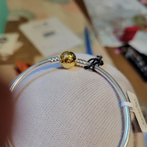 Pandora Moments Gold clasp Bracelet 6.7" - Picture 9 of 11